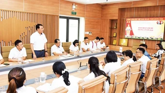 Bảo đảm sự lãnh đạo toàn diện, thúc đẩy phát triển kinh tế bền vững