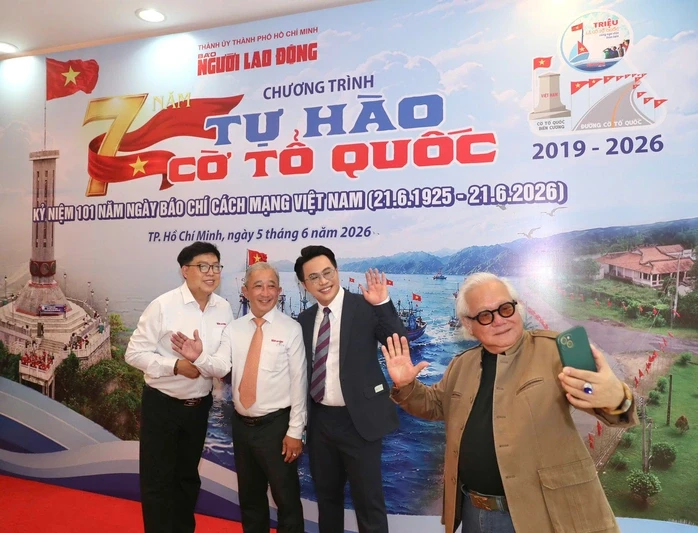 TinVina tổ chức Lễ kỷ niệm 7 năm chương trình Tự hào cờ Tổ quốc TinVina tổ chức Lễ kỷ niệm 7 năm chương trình Tự hào cờ Tổ quốc