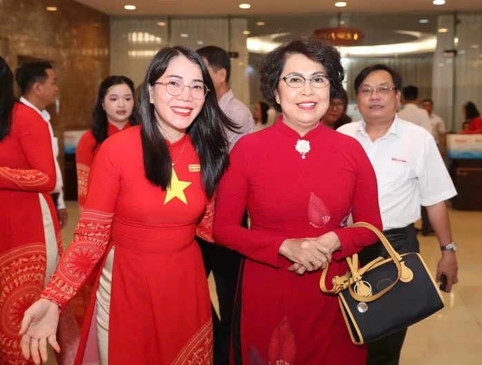 TinVina tổ chức Lễ kỷ niệm 7 năm chương trình Tự hào cờ Tổ quốc TinVina tổ chức Lễ kỷ niệm 7 năm chương trình Tự hào cờ Tổ quốc