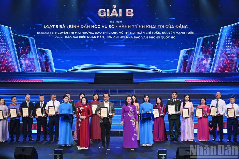 Báo Nhân Dân đoạt 2 giải A, 3 giải B và 2 giải C tại Giải Báo chí Quốc gia lần thứ XX Báo Nhân Dân đoạt 2 giải A, 3 giải B và 2 giải C tại Giải Báo chí Quốc gia lần thứ XX