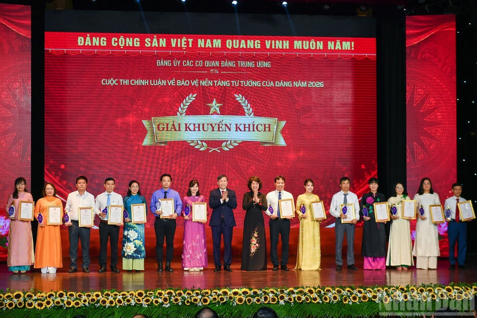Báo Nhân Dân đoạt 3 giải thưởng Cuộc thi chính luận về bảo vệ nền tảng tư tưởng của Đảng Báo Nhân Dân đoạt 3 giải thưởng Cuộc thi chính luận về bảo vệ nền tảng tư tưởng của Đảng