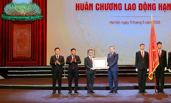 Báo Nhân Dân đón nhận Huân chương Lao động hạng nhất
