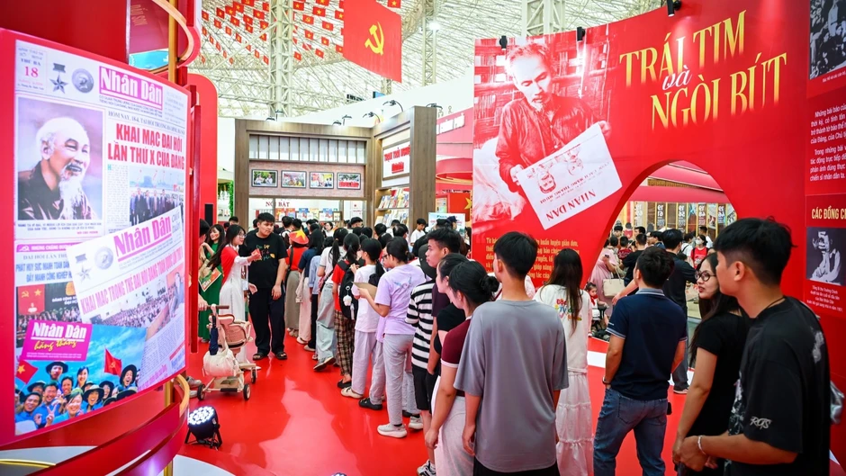 Báo Nhân Dân từ ngọn cờ tư tưởng đến vai trò định hướng chính luận xã hội Báo Nhân Dân từ ngọn cờ tư tưởng đến vai trò định hướng chính luận xã hội