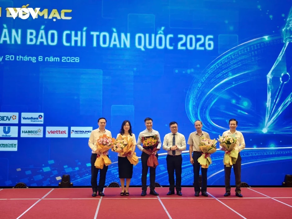 Bế mạc Diễn đàn Báo chí Toàn quốc: Thông qua 10 nguyên tắc dùng AI trong báo chí Bế mạc Diễn đàn Báo chí Toàn quốc: Thông qua 10 nguyên tắc dùng AI trong báo chí