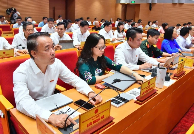 Bí thư chi bộ, trưởng thôn/tổ trưởng dân phố ở Hà Nội hưởng phụ cấp tới 2,8 lần mức lương cơ sở Bí thư chi bộ, trưởng thôn/tổ trưởng dân phố ở Hà Nội hưởng phụ cấp tới 2,8 lần mức lương cơ sở