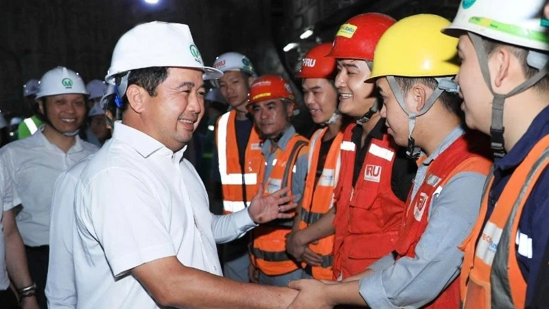 Bí thư, Chủ tịch thành phố Hà Nội kiểm tra tiến độ thi công ga ngầm đường sắt đô thị Bí thư, Chủ tịch thành phố Hà Nội kiểm tra tiến độ thi công ga ngầm đường sắt đô thị