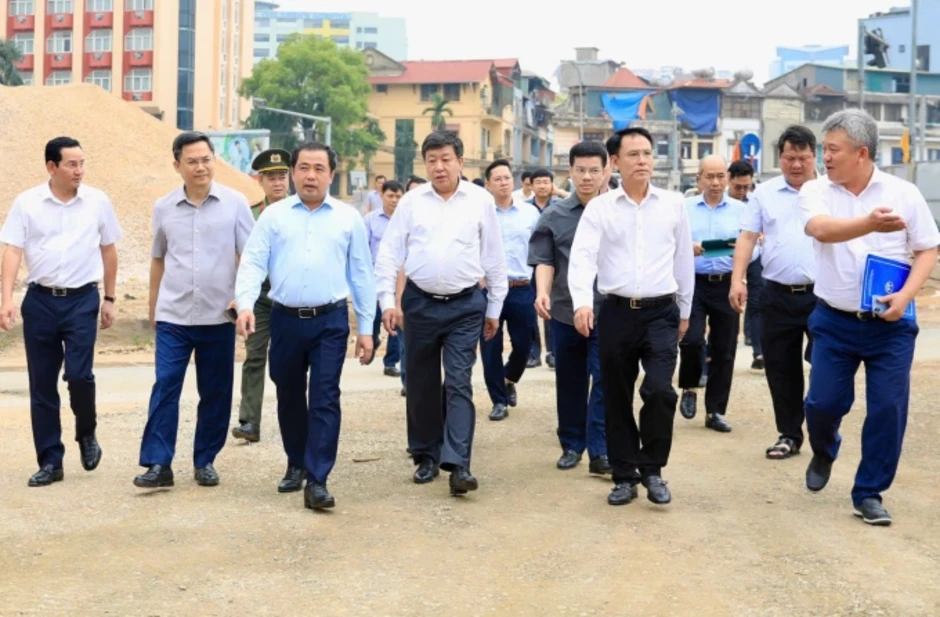 Bí thư Hà Nội chốt tiến độ vành đai 1, yêu cầu xong dự án chống ngập trước 30/4 Bí thư Hà Nội chốt tiến độ vành đai 1, yêu cầu xong dự án chống ngập trước 30/4