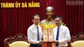 Bí thư Thành ủy Đà Nẵng tiếp đồng chí Hà Vĩ, Đại sứ Đặc mệnh toàn quyền Trung Quốc tại Việt Nam