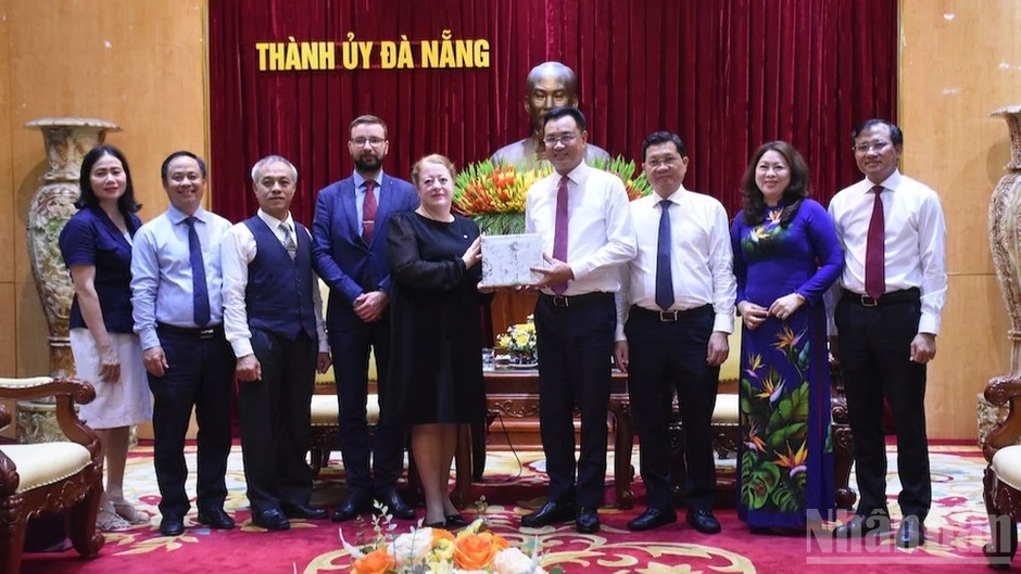 Bí thư Thành ủy Đà Nẵng tiếp Tổng lãnh sự liên bang Nga chào kết thúc nhiệm kỳ Bí thư Thành ủy Đà Nẵng tiếp Tổng lãnh sự liên bang Nga chào kết thúc nhiệm kỳ
