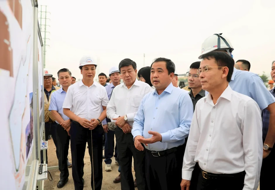 Bí thư Thành ủy Hà Nội kiểm tra, yêu cầu đẩy nhanh các công trình trọng điểm