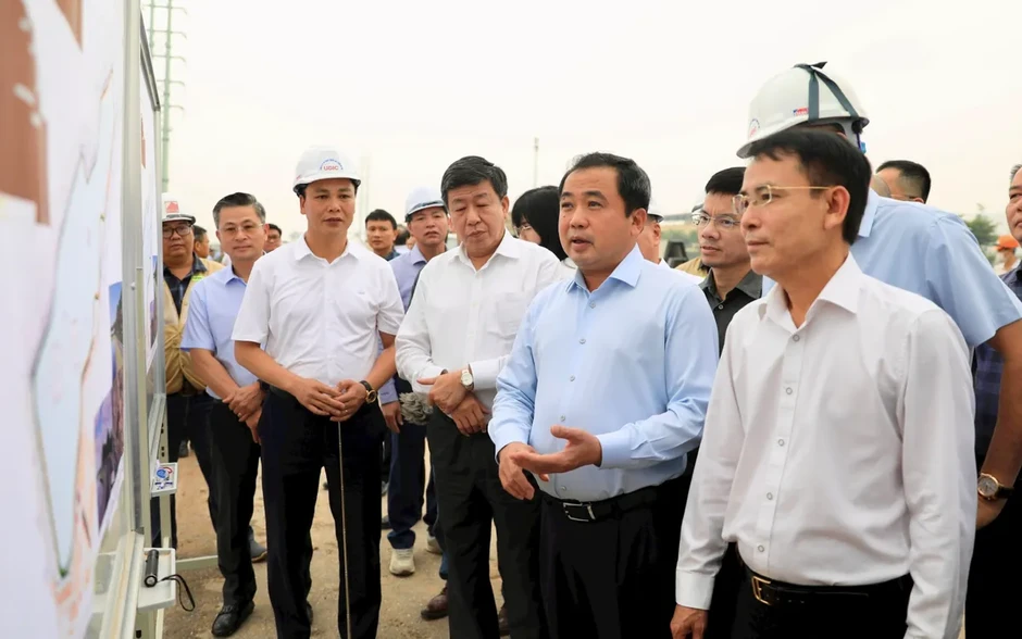 Bí thư Thành ủy Hà Nội kiểm tra, yêu cầu đẩy nhanh các công trình trọng điểm