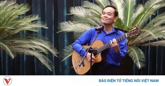 Bí thư Thành uỷ TP.HCM đàn hát trong buổi gặp gỡ với thanh niên