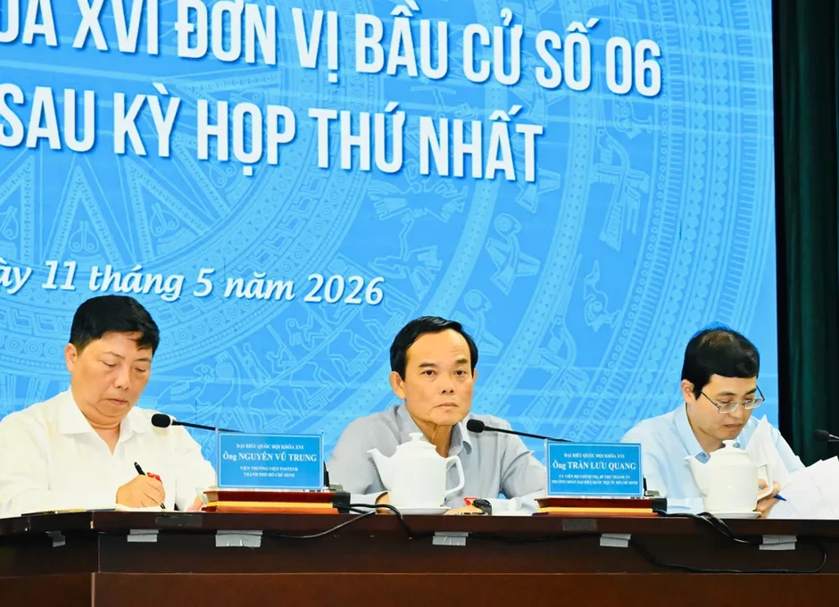Bí thư Thành ủy TPHCM Trần Lưu Quang cùng các đại biểu Quốc hội tiếp xúc cử tri Bí thư Thành ủy TPHCM Trần Lưu Quang cùng các đại biểu Quốc hội tiếp xúc cử tri