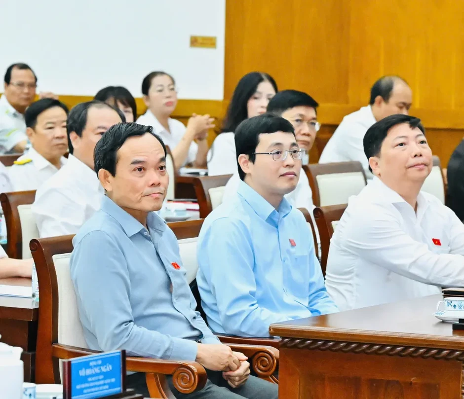 Bí thư Thành ủy TPHCM Trần Lưu Quang cùng các đại biểu Quốc hội tiếp xúc cử tri Bí thư Thành ủy TPHCM Trần Lưu Quang cùng các đại biểu Quốc hội tiếp xúc cử tri