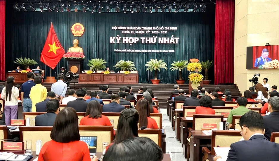 Bí thư Thành ủy TPHCM Trần Lưu Quang dự và phát biểu chỉ đạo tại kỳ họp thứ nhất HĐND TPHCM khóa XI Bí thư Thành ủy TPHCM Trần Lưu Quang dự và phát biểu chỉ đạo tại kỳ họp thứ nhất HĐND TPHCM khóa XI