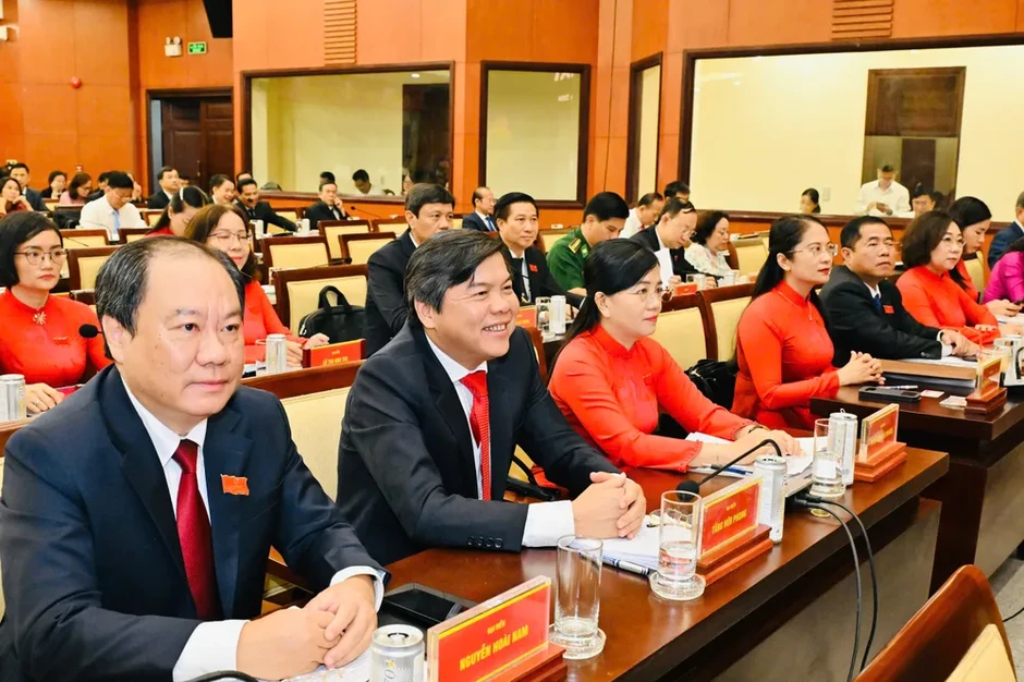Bí thư Thành ủy TPHCM Trần Lưu Quang dự và phát biểu chỉ đạo tại kỳ họp thứ nhất HĐND TPHCM khóa XI Bí thư Thành ủy TPHCM Trần Lưu Quang dự và phát biểu chỉ đạo tại kỳ họp thứ nhất HĐND TPHCM khóa XI