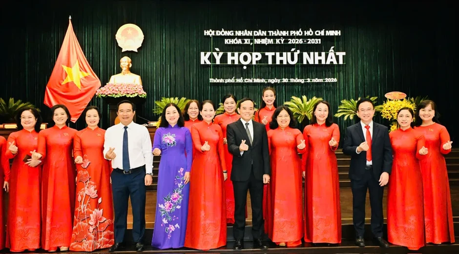 Bí thư Thành ủy TPHCM Trần Lưu Quang dự và phát biểu chỉ đạo tại kỳ họp thứ nhất HĐND TPHCM khóa XI Bí thư Thành ủy TPHCM Trần Lưu Quang dự và phát biểu chỉ đạo tại kỳ họp thứ nhất HĐND TPHCM khóa XI