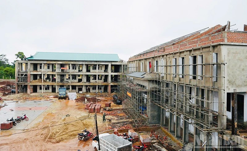 Bí thư Tỉnh ủy Quảng Trị kiểm tra đốc thúc tiến độ hoàn thành các trường nội trú miền núi Bí thư Tỉnh ủy Quảng Trị kiểm tra đốc thúc tiến độ hoàn thành các trường nội trú miền núi