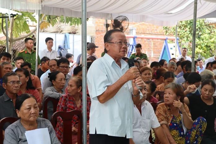 Bí thư Tỉnh uỷ Vĩnh Long đối thoại với người dân về việc cấp phép khai thác 2 mỏ cát Bí thư Tỉnh uỷ Vĩnh Long đối thoại với người dân về việc cấp phép khai thác 2 mỏ cát