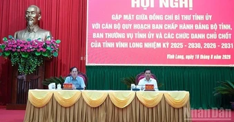Bí thư Tỉnh ủy Vĩnh Long gặp gỡ và trao đổi với cán bộ thuộc diện quy hoạch