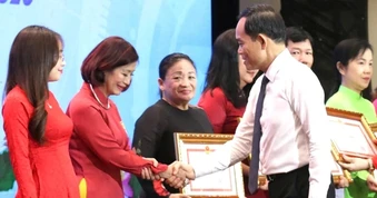 Bí thư Trần Lưu Quang dự lễ biểu dương 358 điển hình học tập Bác ở TPHCM