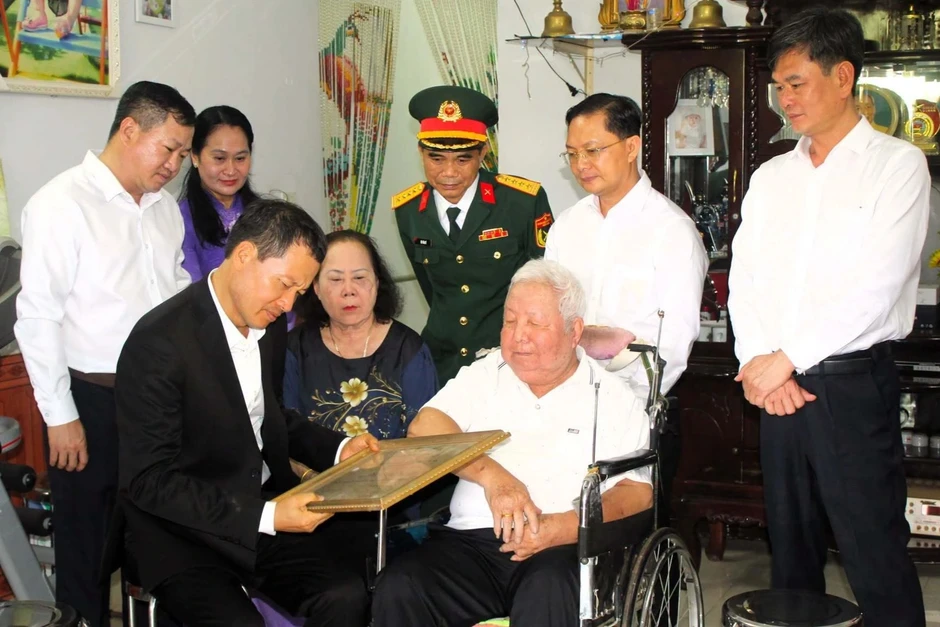 Bí thư Vũ Hồng Văn thăm, tri ân Mẹ Việt Nam anh hùng ở Đồng Nai Bí thư Vũ Hồng Văn thăm, tri ân Mẹ Việt Nam anh hùng ở Đồng Nai