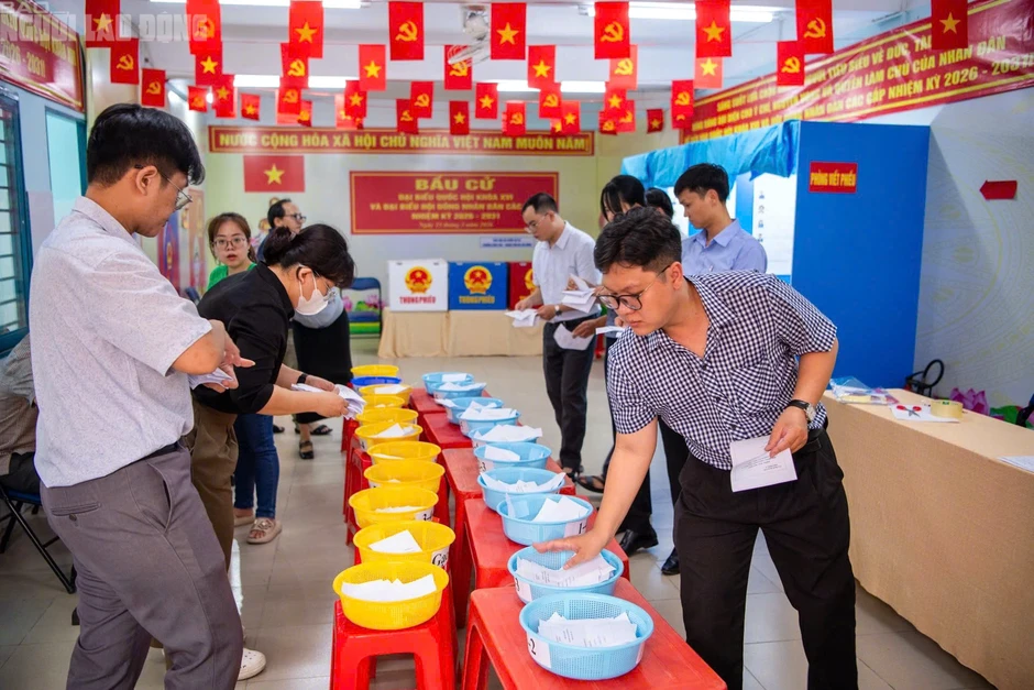 Bình Phú rực sắc cờ đỏ trước ngày hội bầu cử 15-3 Bình Phú rực sắc cờ đỏ trước ngày hội bầu cử 15-3
