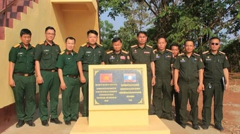 Bộ Chỉ huy Quân sự thành phố Đà Nẵng hỗ trợ 1,5 tỷ đồng cho Bộ Chỉ huy quân sự tỉnh Sê Kông và Salavan (Lào)