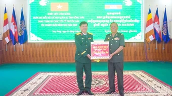 Bộ Chỉ huy Quân sự tỉnh Đồng Tháp chúc Tết Chol Chnam Thmay tại Campuchia
