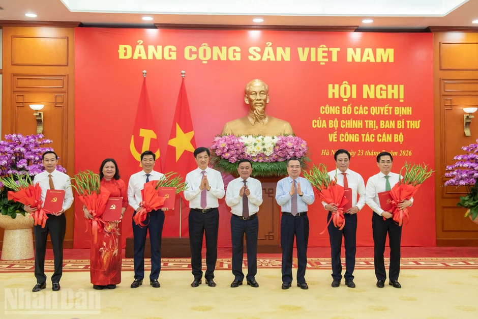 Bộ Chính trị, Ban Bí thư công bố các quyết định về công tác cán bộ Bộ Chính trị, Ban Bí thư công bố các quyết định về công tác cán bộ
