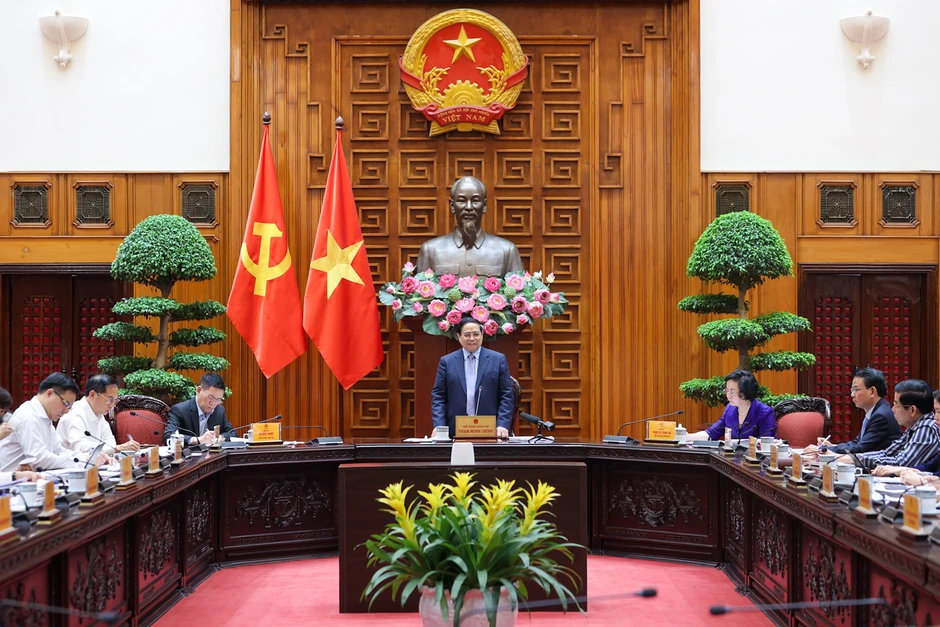 Bộ Chính trị: Bảo đảm nguồn cung xăng dầu, giá nhiên liệu ổn định Bộ Chính trị: Bảo đảm nguồn cung xăng dầu, giá nhiên liệu ổn định