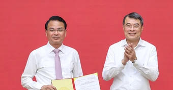 Bộ Chính trị chỉ định Phó Bí thư Đảng ủy Chính phủ, Phó Bí thư Đảng ủy Quốc hội