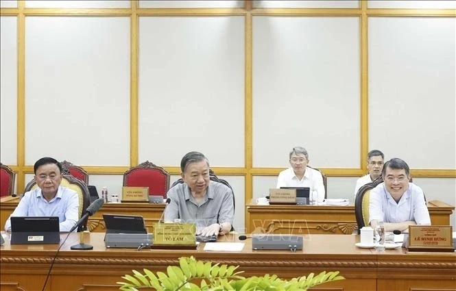 Bộ Chính trị cho ý kiến hoàn thiện thể chế để TP.HCM phát triển bền vững Bộ Chính trị cho ý kiến hoàn thiện thể chế để TP.HCM phát triển bền vững