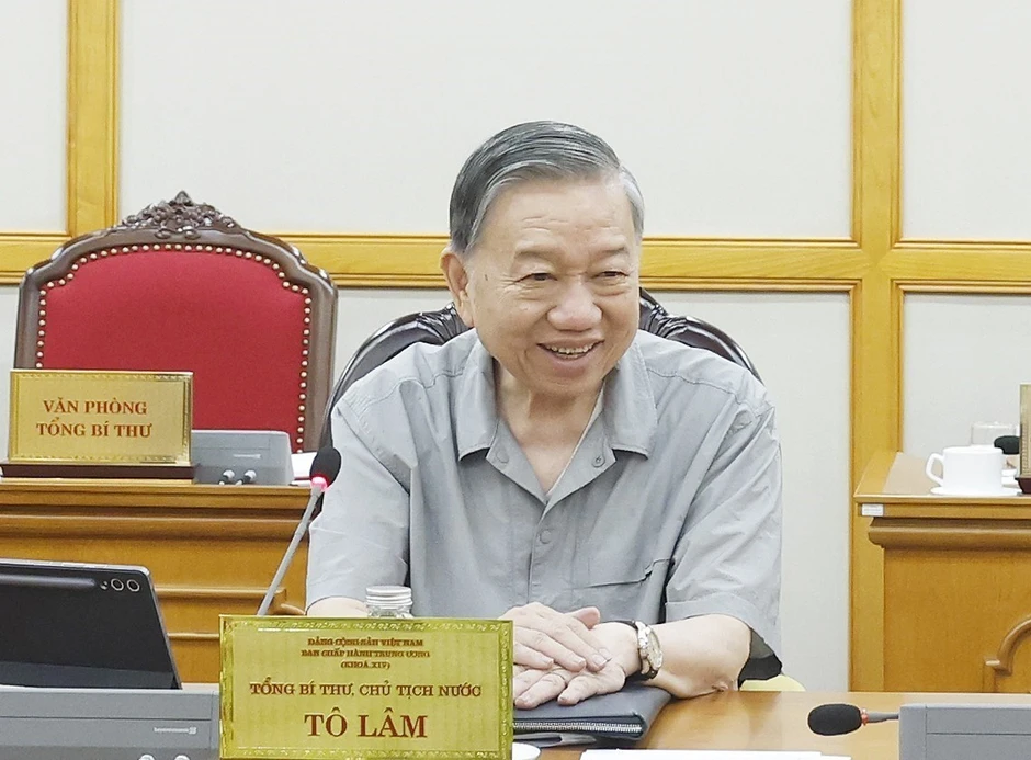 Bộ Chính trị cho ý kiến hoàn thiện thể chế vượt trội, tạo động lực mới cho TPHCM Bộ Chính trị cho ý kiến hoàn thiện thể chế vượt trội, tạo động lực mới cho TPHCM
