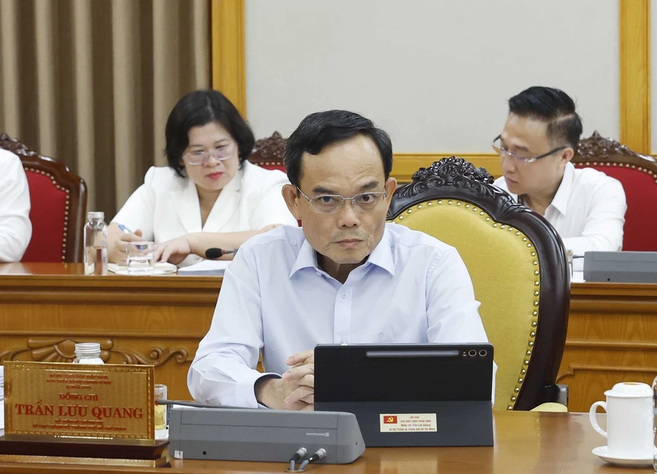 Bộ Chính trị cho ý kiến hoàn thiện thể chế vượt trội, tạo động lực mới cho TPHCM Bộ Chính trị cho ý kiến hoàn thiện thể chế vượt trội, tạo động lực mới cho TPHCM