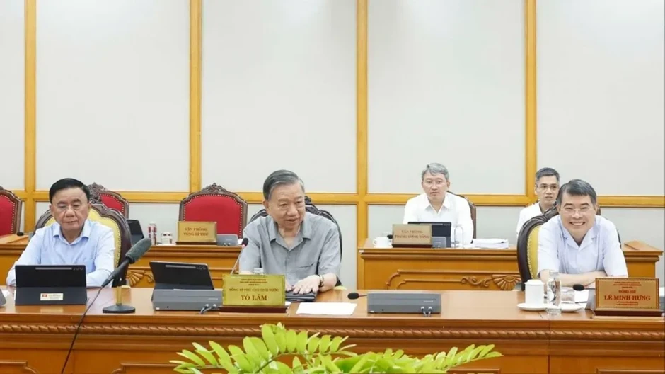 Bộ Chính trị cho ý kiến hoàn thiện thể chế vượt trội, tạo động lực mới để Thành phố Hồ Chí Minh phát triển nhanh, bền vững Bộ Chính trị cho ý kiến hoàn thiện thể chế vượt trội, tạo động lực mới để Thành phố Hồ Chí Minh phát triển nhanh, bền vững