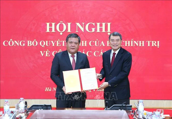 Bộ Chính trị chuẩn y ông Trần Phong giữ chức Bí thư Tỉnh ủy Khánh Hoà Bộ Chính trị chuẩn y ông Trần Phong giữ chức Bí thư Tỉnh ủy Khánh Hoà