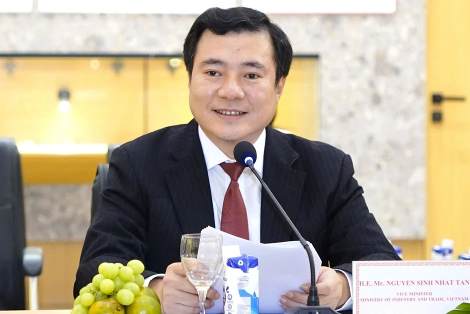 Bộ Chính trị điều động Thứ trưởng Nguyễn Sinh Nhật Tân làm Phó Bí thư TPHCM Bộ Chính trị điều động Thứ trưởng Nguyễn Sinh Nhật Tân làm Phó Bí thư TPHCM