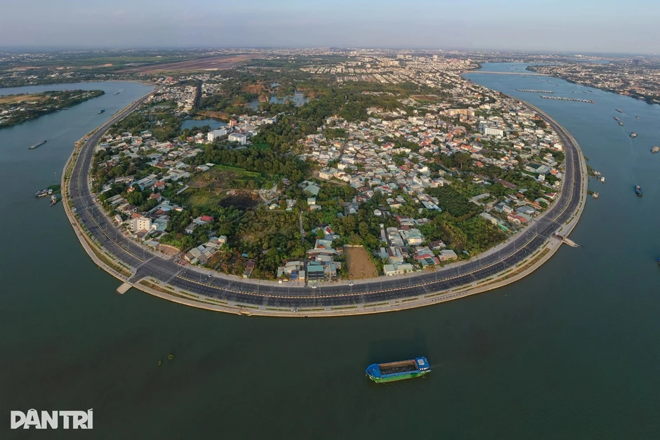 Bộ Chính trị định hướng các hành lang phát triển chủ đạo của TP Đồng Nai Bộ Chính trị định hướng các hành lang phát triển chủ đạo của TP Đồng Nai