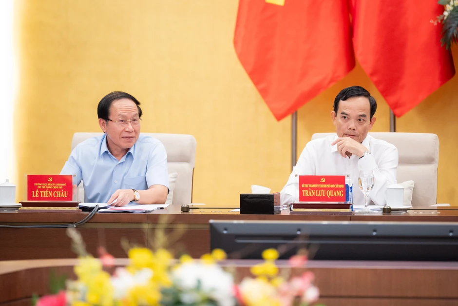 Bộ Chính trị đồng ý phân quyền cho đô thị đặc biệt trong xây dựng thể chế Bộ Chính trị đồng ý phân quyền cho đô thị đặc biệt trong xây dựng thể chế
