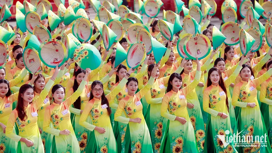 Bộ Chính trị: Giải thể hội quần chúng hoạt động kém hiệu quả, không đúng tôn chỉ Bộ Chính trị: Giải thể hội quần chúng hoạt động kém hiệu quả, không đúng tôn chỉ