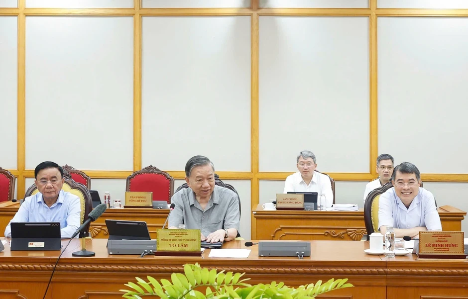 Bộ Chính trị họp đánh giá 3 năm thực hiện Nghị quyết 31 về phát triển TPHCM Bộ Chính trị họp đánh giá 3 năm thực hiện Nghị quyết 31 về phát triển TPHCM