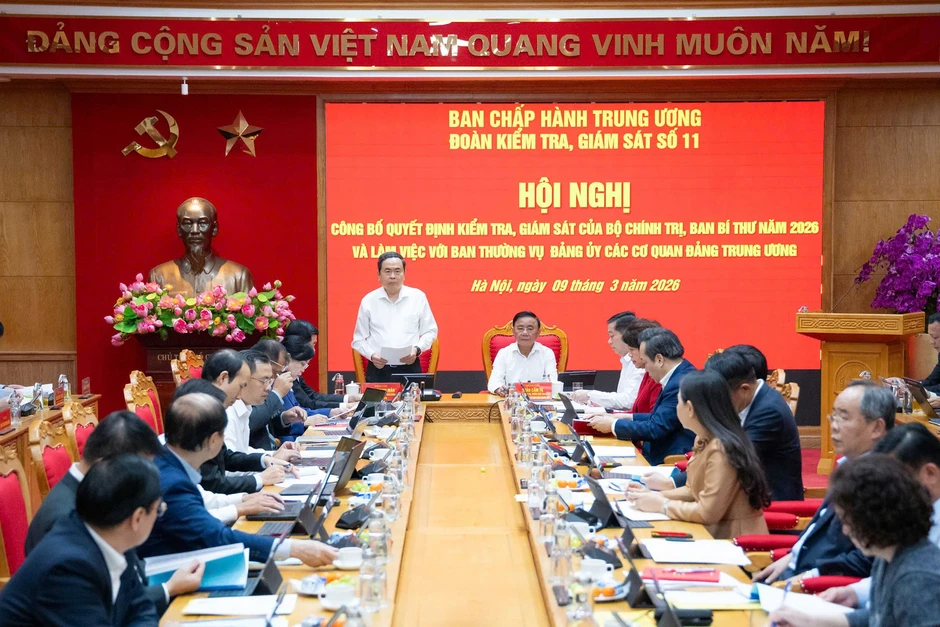 Bộ Chính trị kiểm tra, giám sát với Ban thường vụ Đảng ủy các cơ quan Đảng Trung ương Bộ Chính trị kiểm tra, giám sát với Ban thường vụ Đảng ủy các cơ quan Đảng Trung ương