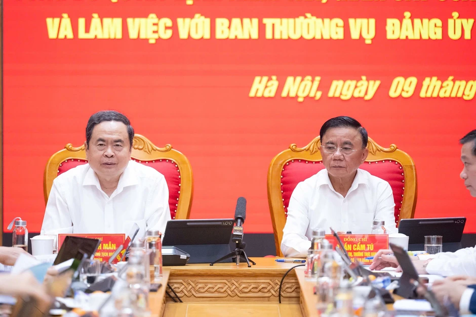 Bộ Chính trị kiểm tra, giám sát với Ban thường vụ Đảng ủy các cơ quan Đảng Trung ương Bộ Chính trị kiểm tra, giám sát với Ban thường vụ Đảng ủy các cơ quan Đảng Trung ương