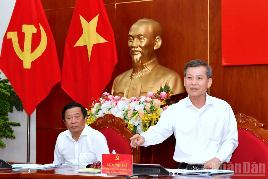 Bộ Chính trị làm việc với Cà Mau để tìm động lực mới cho tăng trưởng và tinh gọn bộ máy Bộ Chính trị làm việc với Cà Mau để tìm động lực mới cho tăng trưởng và tinh gọn bộ máy