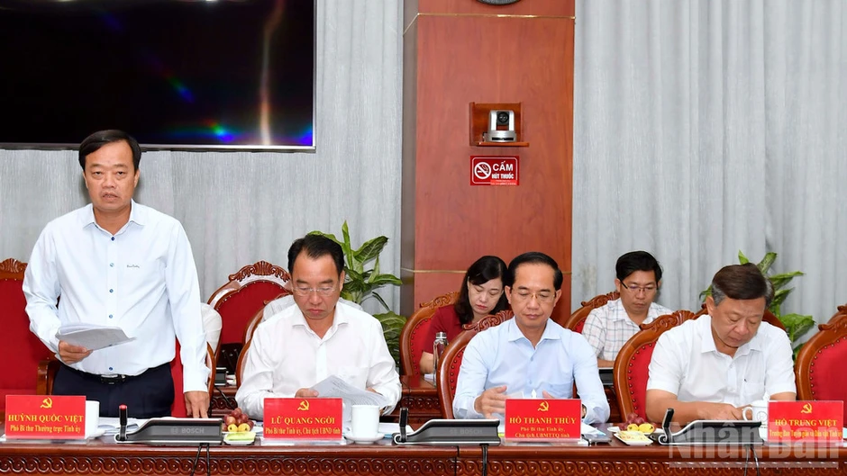 Bộ Chính trị làm việc với Cà Mau để tìm động lực mới cho tăng trưởng và tinh gọn bộ máy Bộ Chính trị làm việc với Cà Mau để tìm động lực mới cho tăng trưởng và tinh gọn bộ máy