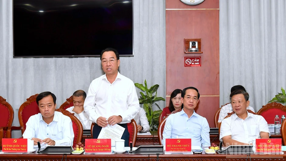 Bộ Chính trị làm việc với Cà Mau để tìm động lực mới cho tăng trưởng và tinh gọn bộ máy Bộ Chính trị làm việc với Cà Mau để tìm động lực mới cho tăng trưởng và tinh gọn bộ máy