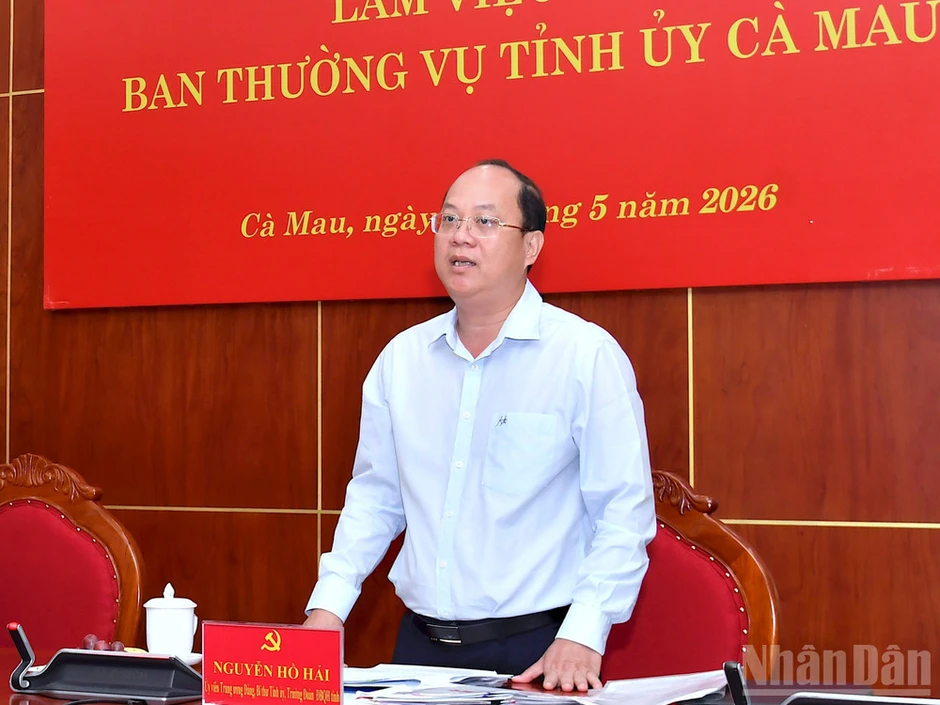 Bộ Chính trị làm việc với Cà Mau để tìm động lực mới cho tăng trưởng và tinh gọn bộ máy Bộ Chính trị làm việc với Cà Mau để tìm động lực mới cho tăng trưởng và tinh gọn bộ máy