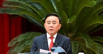 Bộ Chính trị: Nghiên cứu việc đánh giá hằng quý đối với cán bộ lãnh đạo, quản lý