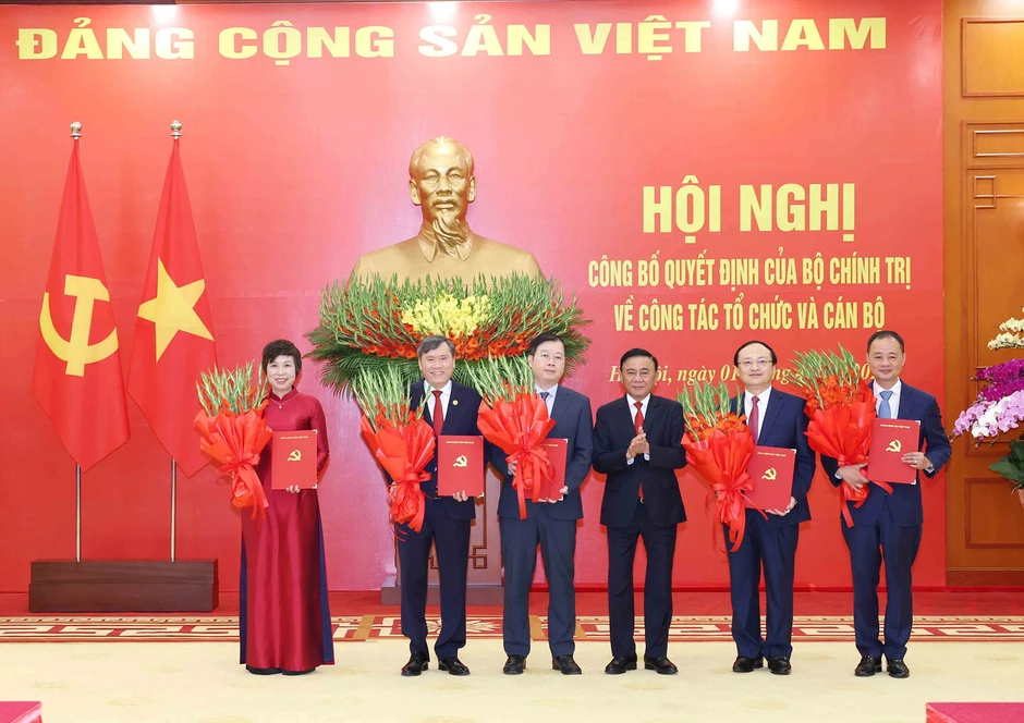 Bộ Chính trị quyết định công tác tổ chức và cán bộ với 5 cơ quan Bộ Chính trị quyết định công tác tổ chức và cán bộ với 5 cơ quan